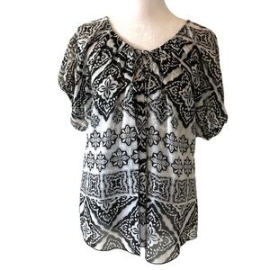 Christopher & Bank small blouse short sleeves black and white